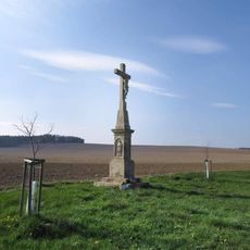 Kříž u Líšnice vedle silnice