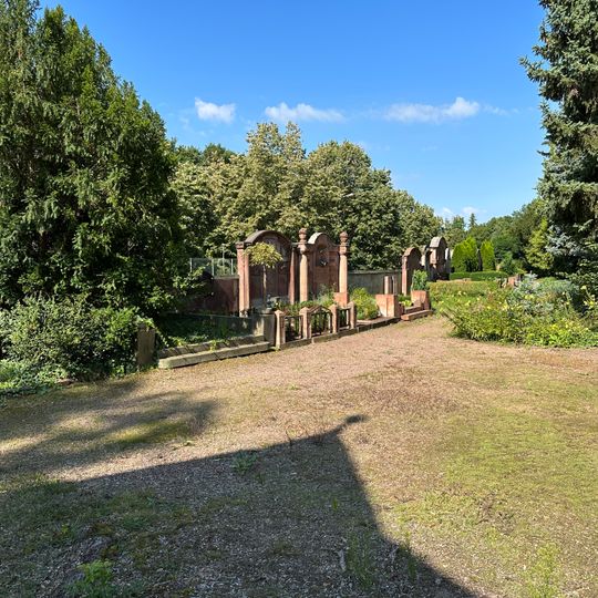 Friedhof Rochlitz Lindenallee, Ecklage zur Schützenstraße