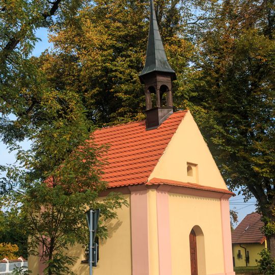 Kaplička na návsi v Klínovicích