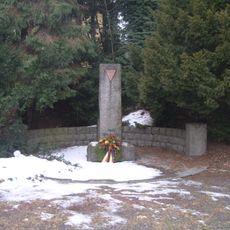 Gedenkstätte für die Verfolgten des Naziregimes (Anlage aus Stele und Grüngestaltung) Bahnhofstraße -