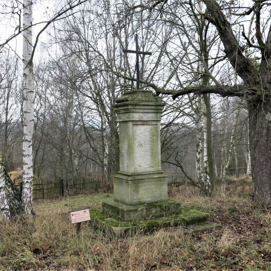 Kříž u polní cesty za domem 31 v Čermné