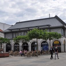 Wohn- und Geschäftshaus