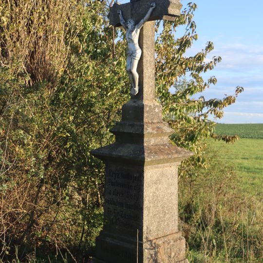 Kříž u silnice 401 u Střížova