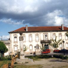 Palácio dos Condes de Anadia, constituído pelo palácio, jardins, quinta e mata anexa