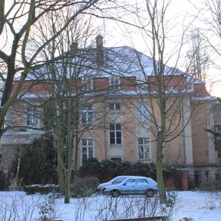 Maison d’Orange / Villa Ullstein