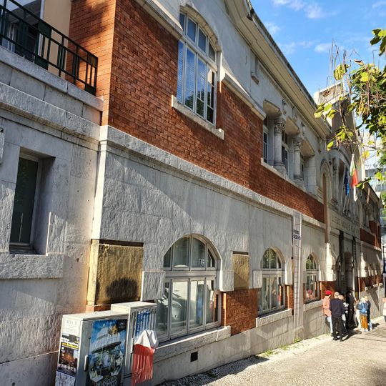 Edifício da Sociedade Nacional de Belas-Artes, incluindo o património móvel integrado