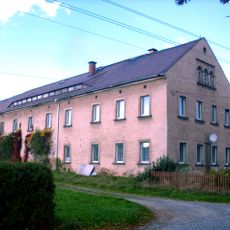 Wohnstallhaus und Scheune eines Dreiseithofes August-Bebel-Straße 22