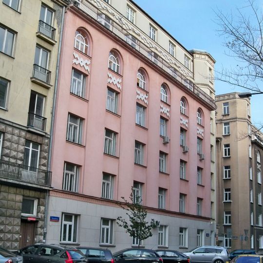 Dom Spółdzielni Budowlano-Mieszkaniowej Idealna