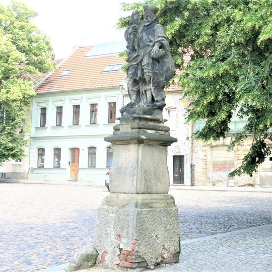 Sochy na Žižkově náměstí v Žatci