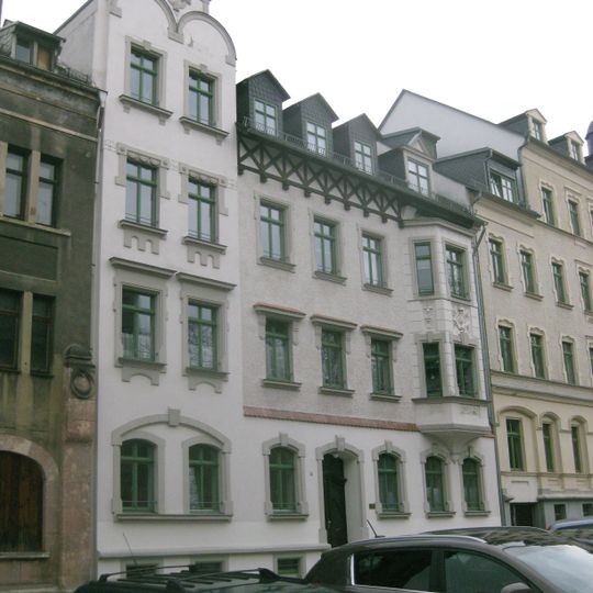Mietshaus in geschlossener Bebauung Gneisenaustraße 3