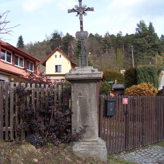 Zvonička a křížek