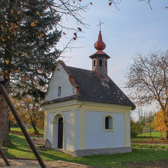 Kaple Panny Marie v Lechovicích u rybníka