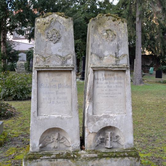 Ev. cintorín Kozia brána, náhrobník