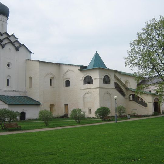 Трапезная палата с церковью Покрова Божьей Матери