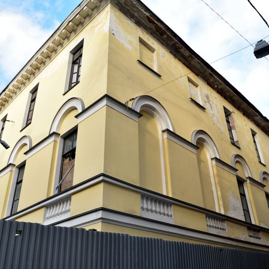 Главное здание . Здесь в 1831-1834 гг. преподавал писатель Н.В. Гоголь