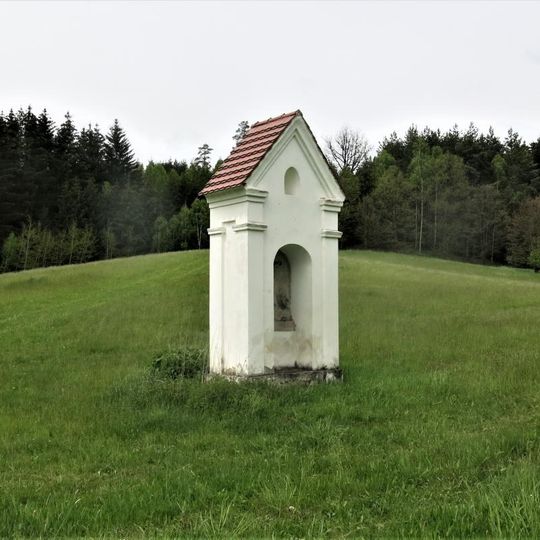 Kaplička u polní cesty severně od Velenic
