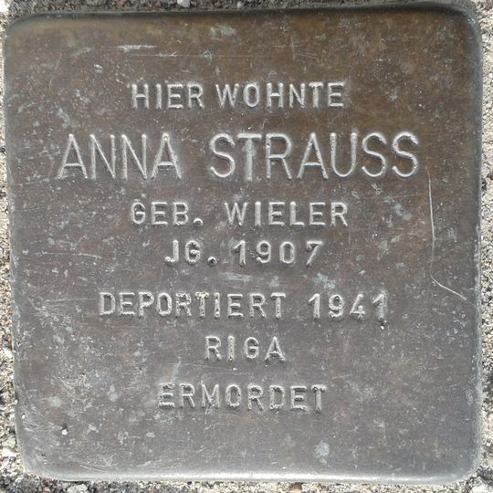 Stolperstein en memoria de Anna Strauss