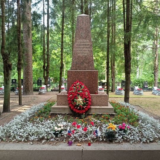 Братское кладбище советских воинов, погибших в Великую Отечественную войну