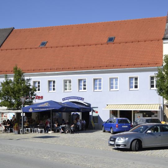 Wohn- und Geschäftshaus