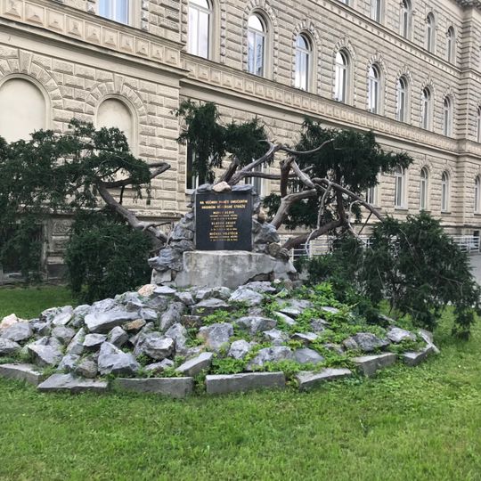 Památník umučeným hrdinům vězeňské stráže