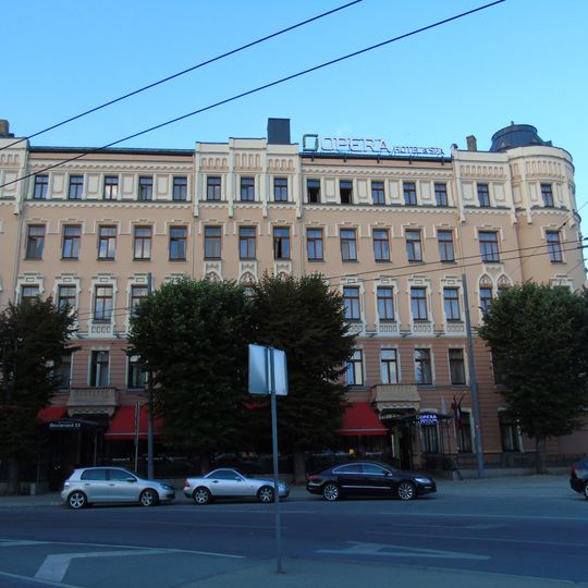 Dzīvojamā ēka tagad viesnīca