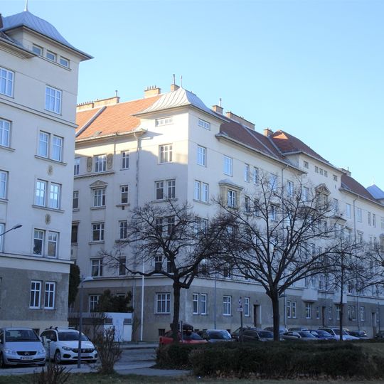 Wohnhausanlage Wehlistraße 136–148