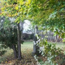 Kříž v Puclicích na zahradě