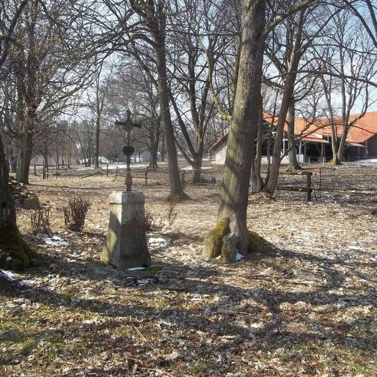 Kříž v Šidlákově na návsi