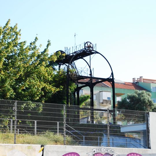 Nora de ferro, situada em terrenos da Escola Preparatória da Cova da Piedade