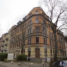 Mietshaus in Ecklage mit Vorgarten Weststraße 114