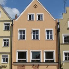 Wohn- und Geschäftshaus