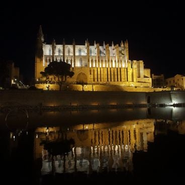 バルセロナのアントニ・ガウディ建築