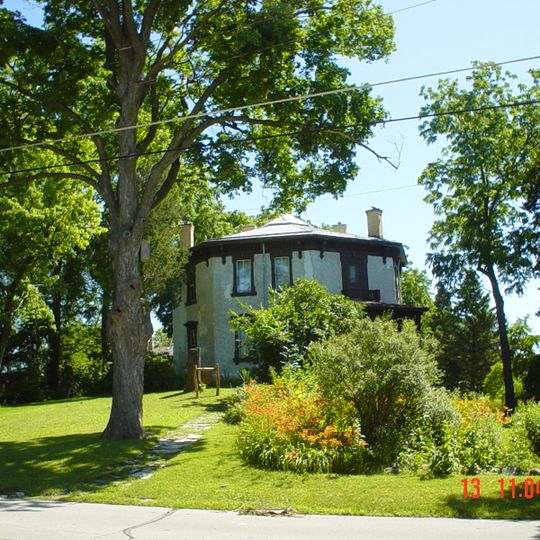 Deacon West Octagon House