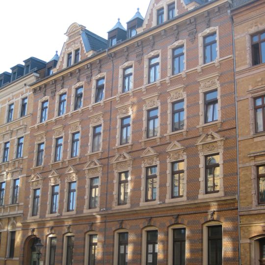 Mietshaus in geschlossener Bebauung Lohrstraße 3