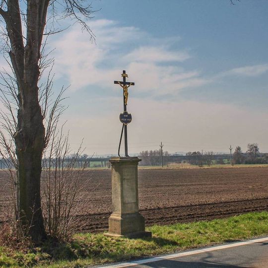 Kříž u Nezamyslic vedle hlavní silnice