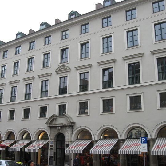 Palastartiges Doppelmietshaus