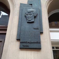 Pamětní deska Marie Pujmanové ve Štěpánské ulici v Praze