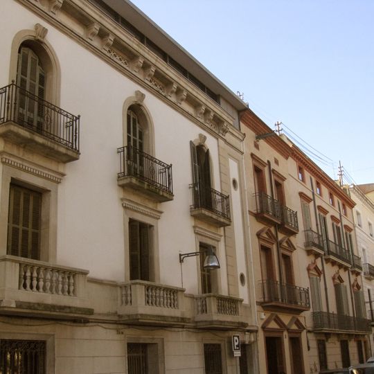 Conjunt de cases al passeig Comte d'Ègara, 8-26