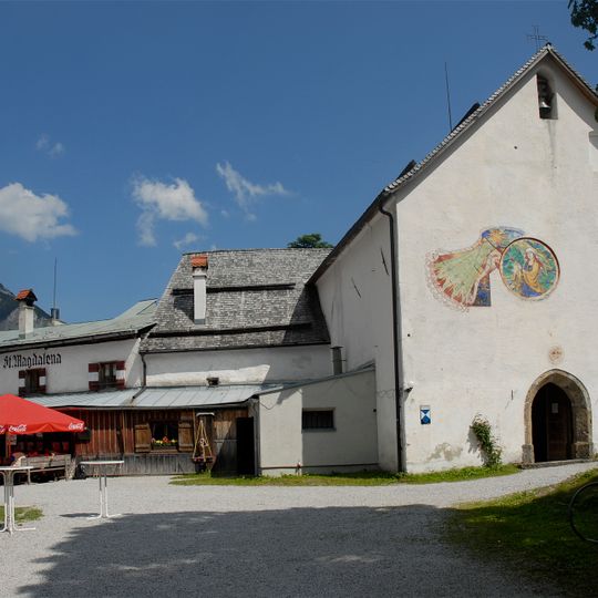 Kath. Filialkirche hl. Maria Magdalena, Friedhof und Gasthof