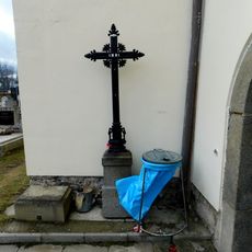 Kříž u kostela svatého Jakuba na Chvojenu