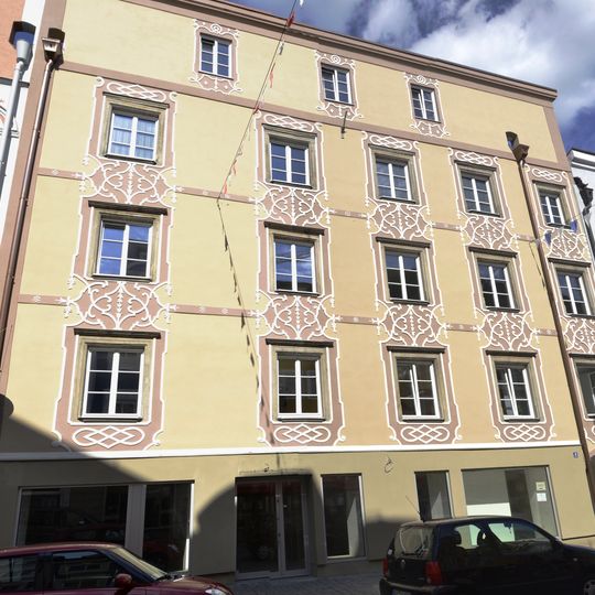 Wohn- und Geschäftshaus