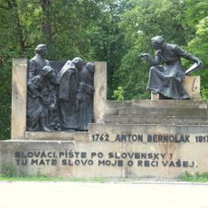 Pomník A. Bernoláka, podstavec
