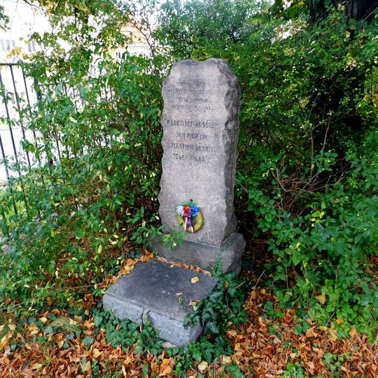 Pomník obětem Pražského povstání u domu U Roháčových kasáren 973/25 ve Vršovicích