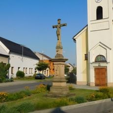 Kříž u kostela svatých Cyrila a Metoděje v Babicích