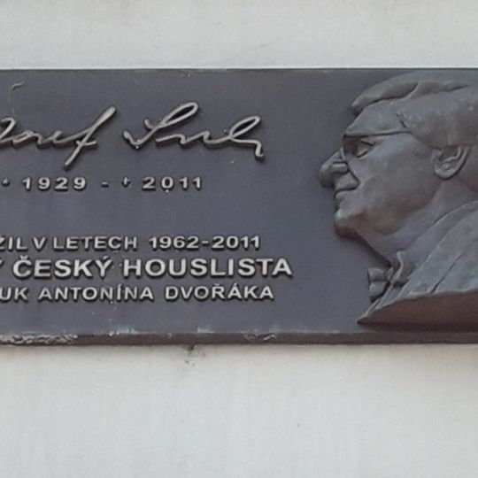 Pamětní deska Josefa Suka na Paláci Charitas v Praze