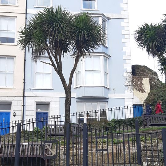 No 2 St Catherine's and area railings