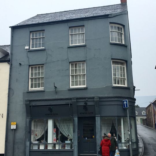 16,Cross Street, Abergavenny