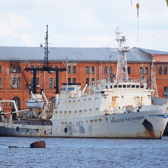 Комплекс заводских построек у Шлюпочного канала: заводоуправление