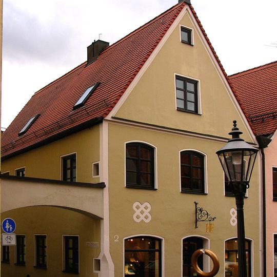 Wohn- und Geschäftshaus