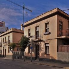 Conjunt d'habitatges de Josefa Serra de Molins al carrer Joan Batllori